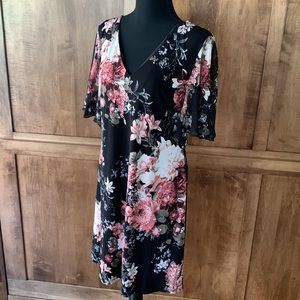 3/$30 Flowy floral dress Connected Apparel 8